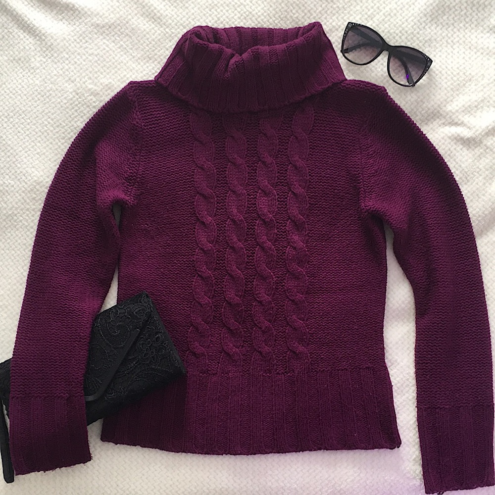 Suzy Shier. Sweater, purple. Size US M. Used. Good condition. Smoke free home